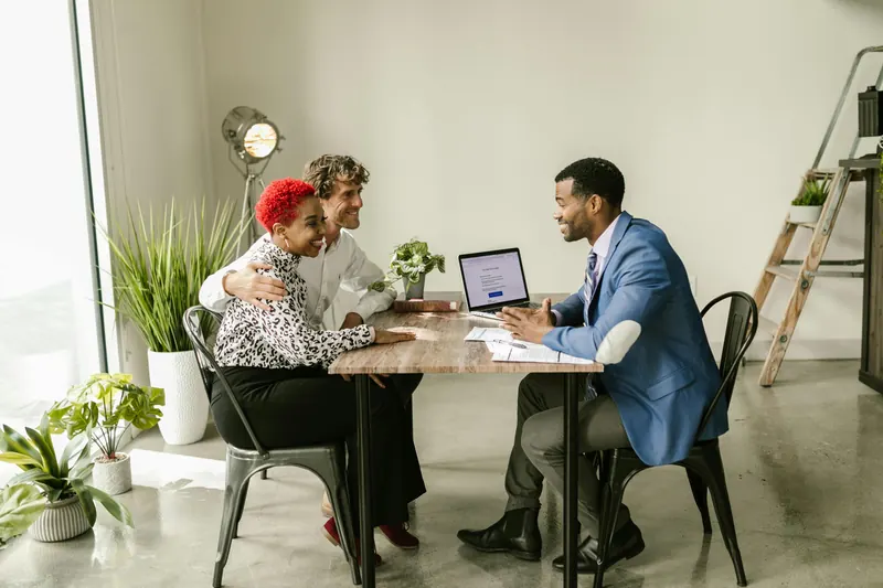 Droom Dazlean Solutions consultants meeting a client